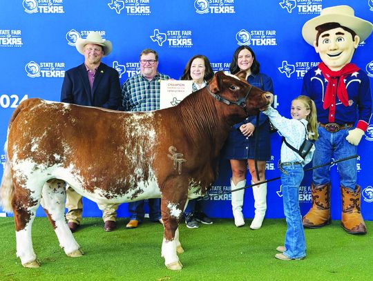 Atmos Energy Purchases Champion Market Steer at State Fair of Texas