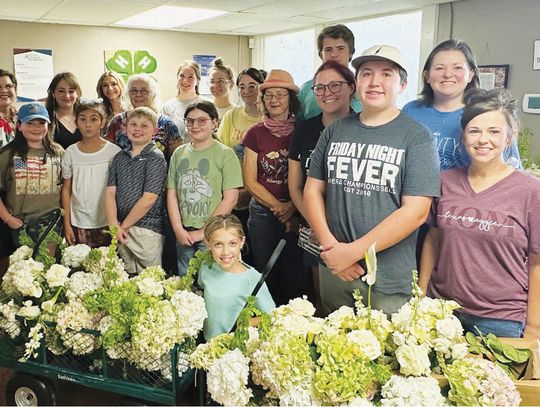 County 4-H makes Flower Arrangements