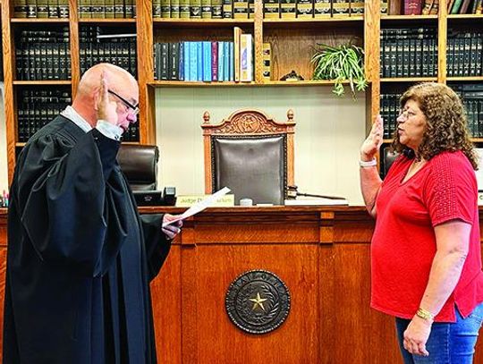 County Elections Administrator takes Oath of Office