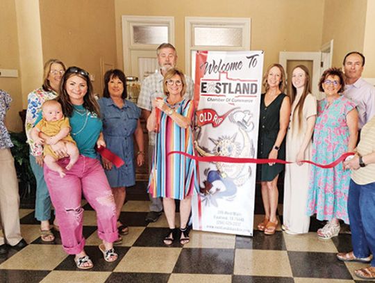 Eastland Chamber holds Ribbon Cutting at Connellee