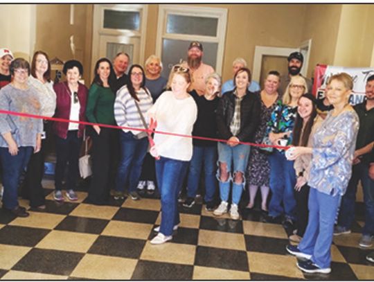 Eastland Chamber holds Ribbon Cutting at Connellee