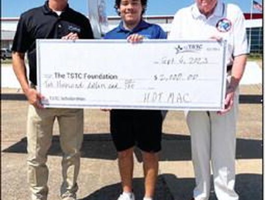 Eastland Student receives Aviation Scholarship