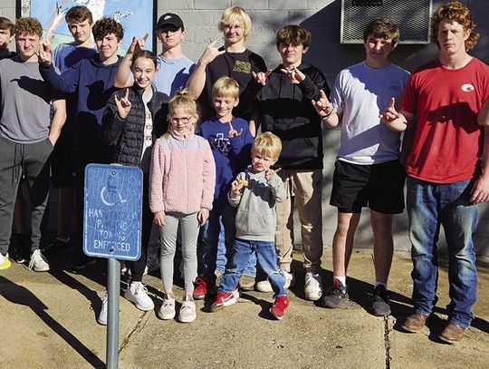 Volunteers Help the Eastland Library