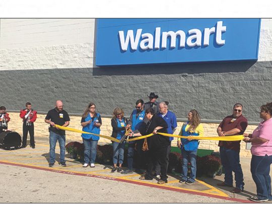 Walmart holds Grand Ribbon Cutting