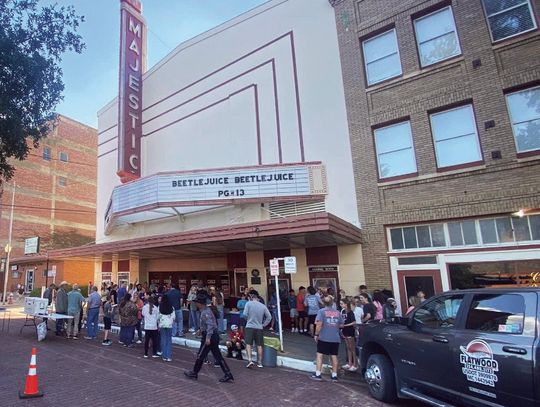 Youth ‘Night of Worship’ held at Majestic Theatre