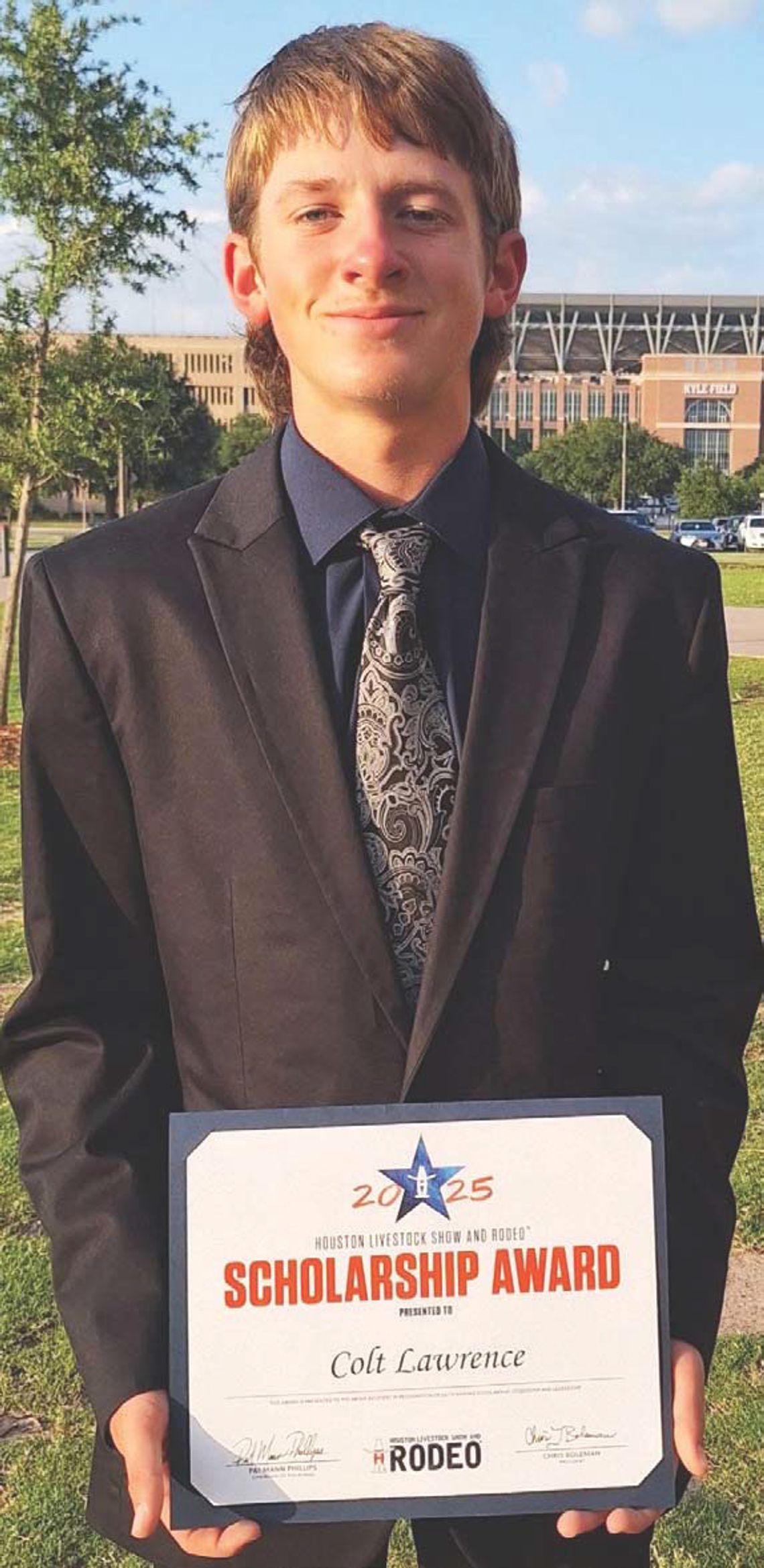 Colt Lawrence receives Scholarship Award