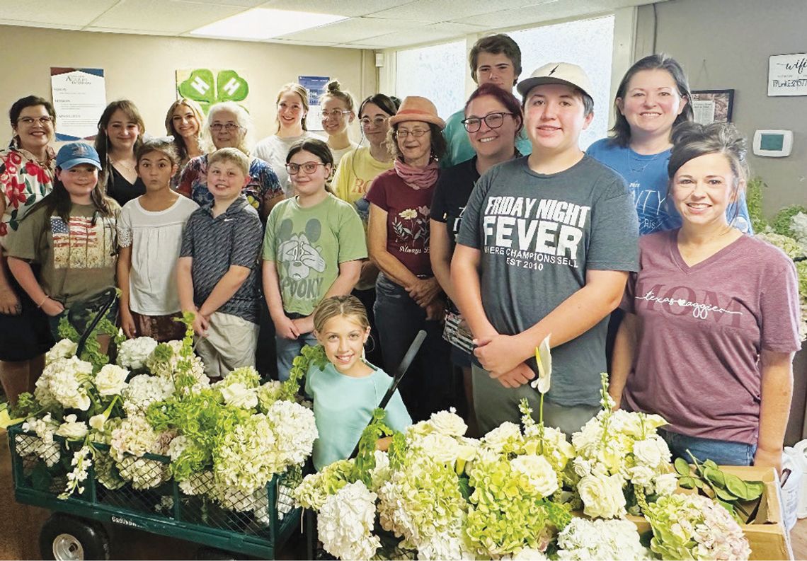 County 4-H makes Flower Arrangements County 4-H makes Flower Arrangements