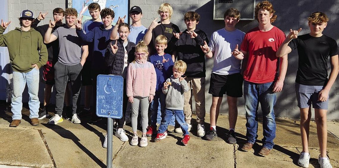 Volunteers Help the Eastland Library