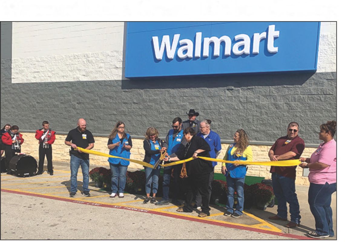 Walmart holds Grand Ribbon Cutting